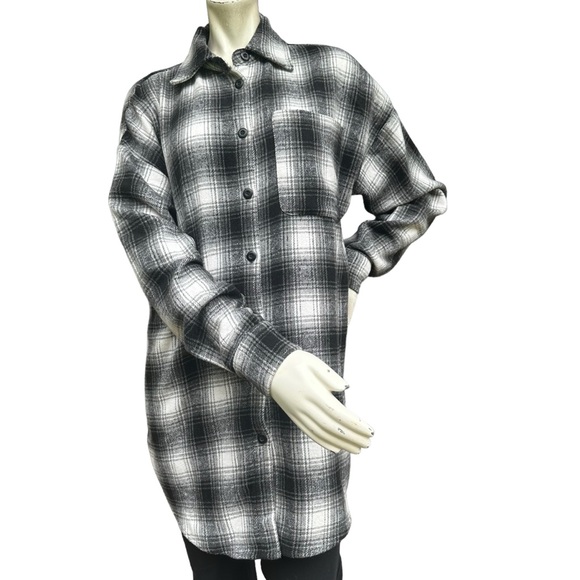 Superdown Revolve Black Gray & White Plaid Longline Button Down Shacket Medium - Picture 1 of 9